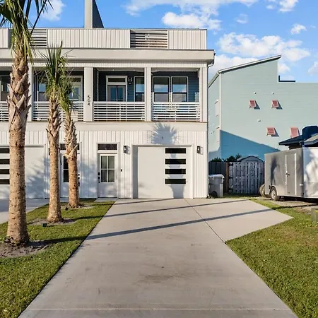 5 Min Walk To Beach Roof Patio Office Garage Bbq